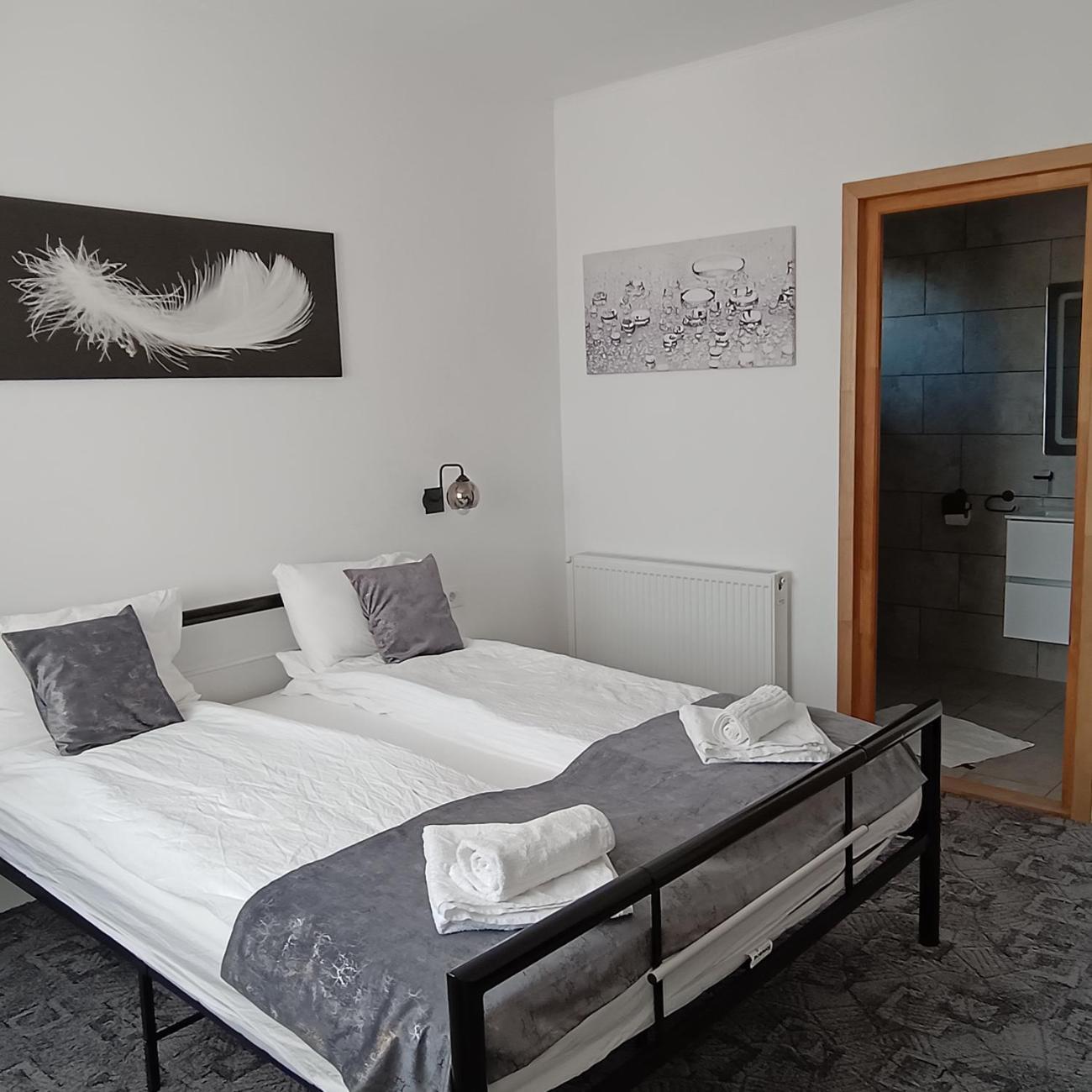 Check-In Kaya Hotel Sibiu Ngoại thất bức ảnh